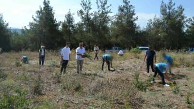 Hükümlüler, 15 Temmuz Şehitleri anısına fidanları toprakla buluşturdu