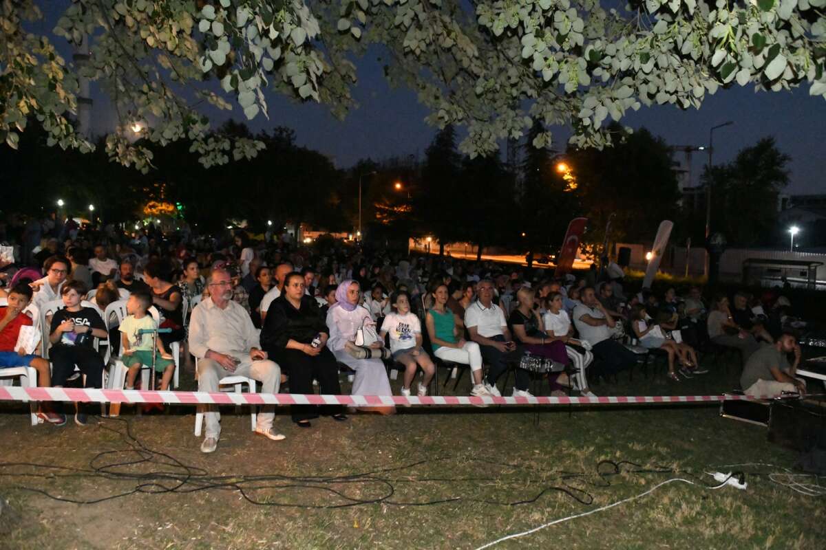  Osmangazi’de çocuklar açık hava sinemasında buluştu