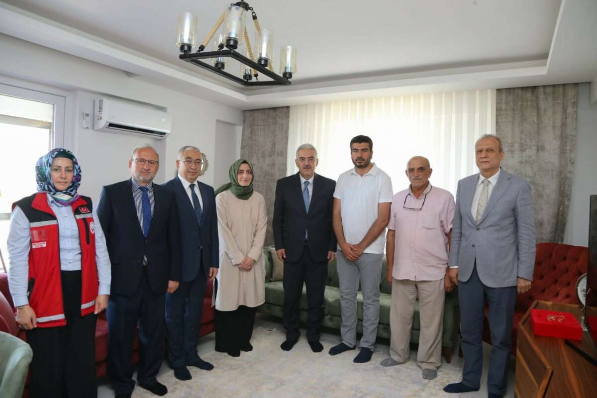 Bursa Valisi Ayyıldız, 15 Temmuz gazisini ziyaret etti