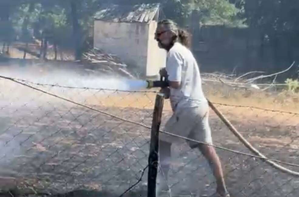 Çanakkale'de bir evin bahçesinde