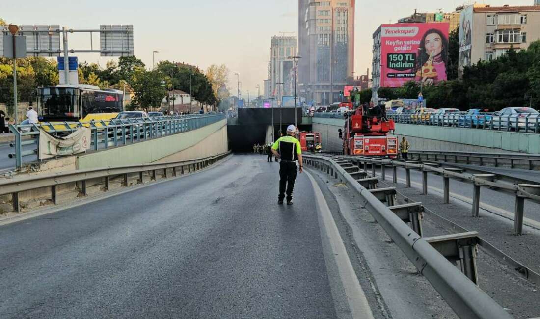 Zincirlikuyu’da İETT otobüsü alevlere teslim oldu İstanbul Zincirlikuyu alt geçitte