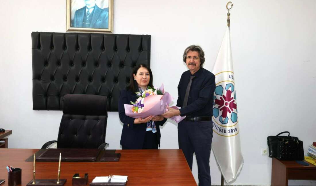 Eğitim bilimleri enstitüsünde bayrak değişimi Bursa Uludağ Üniversitesi (BUÜ) Eğitim