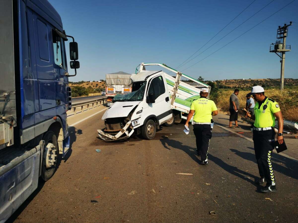 Kamyonet kamyona çarptı: 1 yaralı