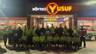 Köfteci Yusuf, yangınla mücadele eden ekiplere kapılarını açtı