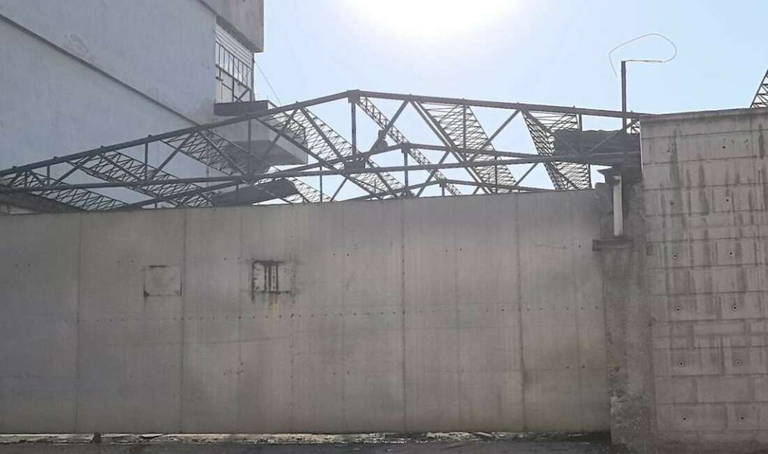 Fabrika çatısından düşüp ağır yaralanan işçi hayatını kaybetti Bursa'nın İnegöl ilçesinde meydana