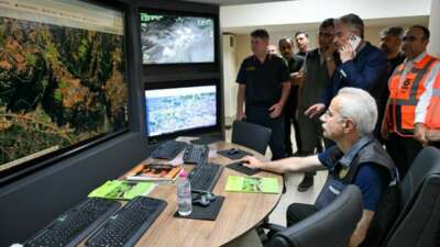 Bakan Uraloğlu: “Yangının yayılım hızı ve enerjisi önemli ölçüde kontrol altına alınmıştır”