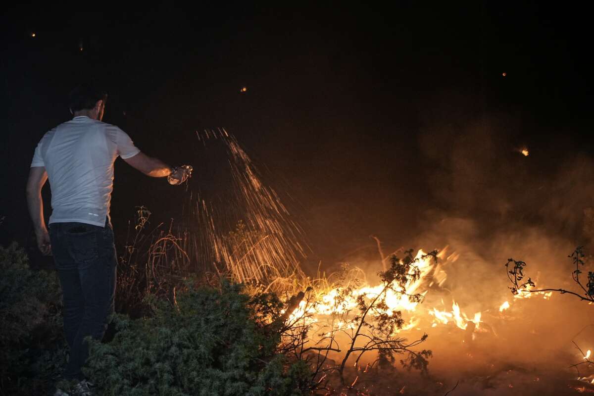 Pet şişelerle alevlere karşı mücadele