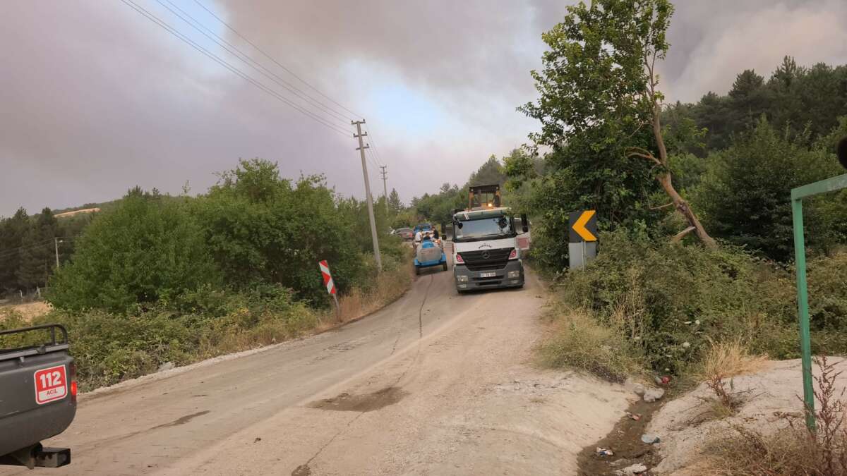 Bursa Valiliği: “712 araç ve bin 496 personelle yangına müdahale ediliyor”