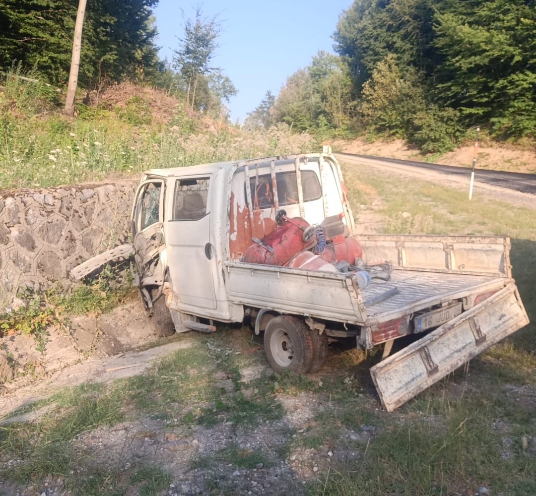 Bursa’da kamyon ile kamyonet çarpıştı: 1 yaralı