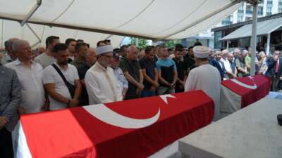 Yangın şehitleri başkana sarılıp ayran ikram etmişler