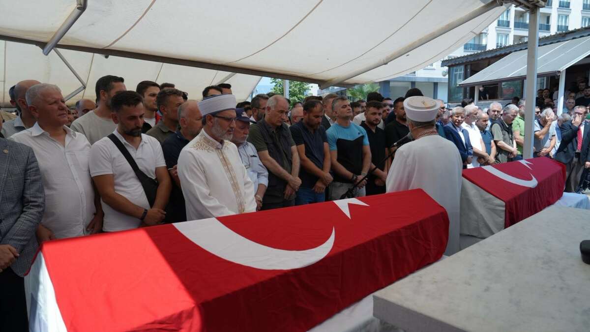 Yangın şehitleri başkana sarılıp ayran ikram etmişler