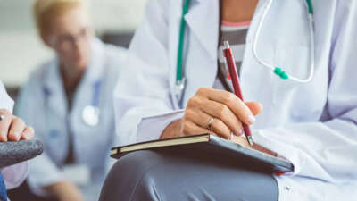 Aile hekimlerine kesinti düzenlemesi: Süre 6 aydan 1 yıla çıkarıldı