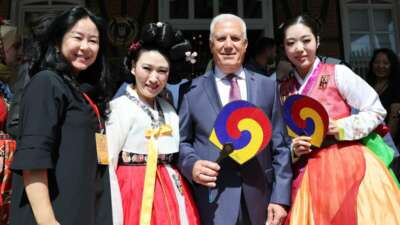 Altın Karagöz dans ekiplerinden Başkan Bozbey’e ziyaret