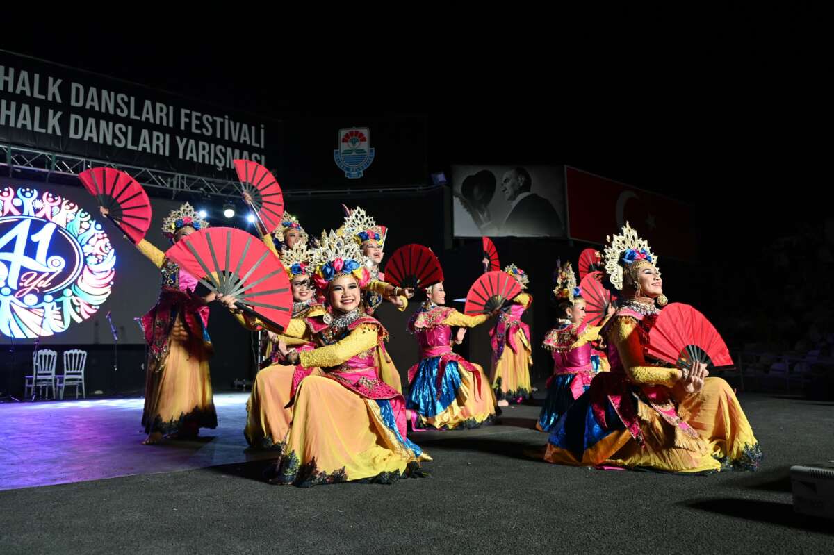 Altın Karanfil Halk Dansları Yarışması’nın kazananı Bulgaristan oldu
