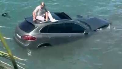 Balıkesir'in Ayvalık ilçesinde sahil yolunda