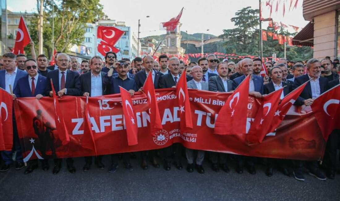 Bursa’da 15 Temmuz şehitleri anıldı Bursa'da 15 Temmuz Demokrasi