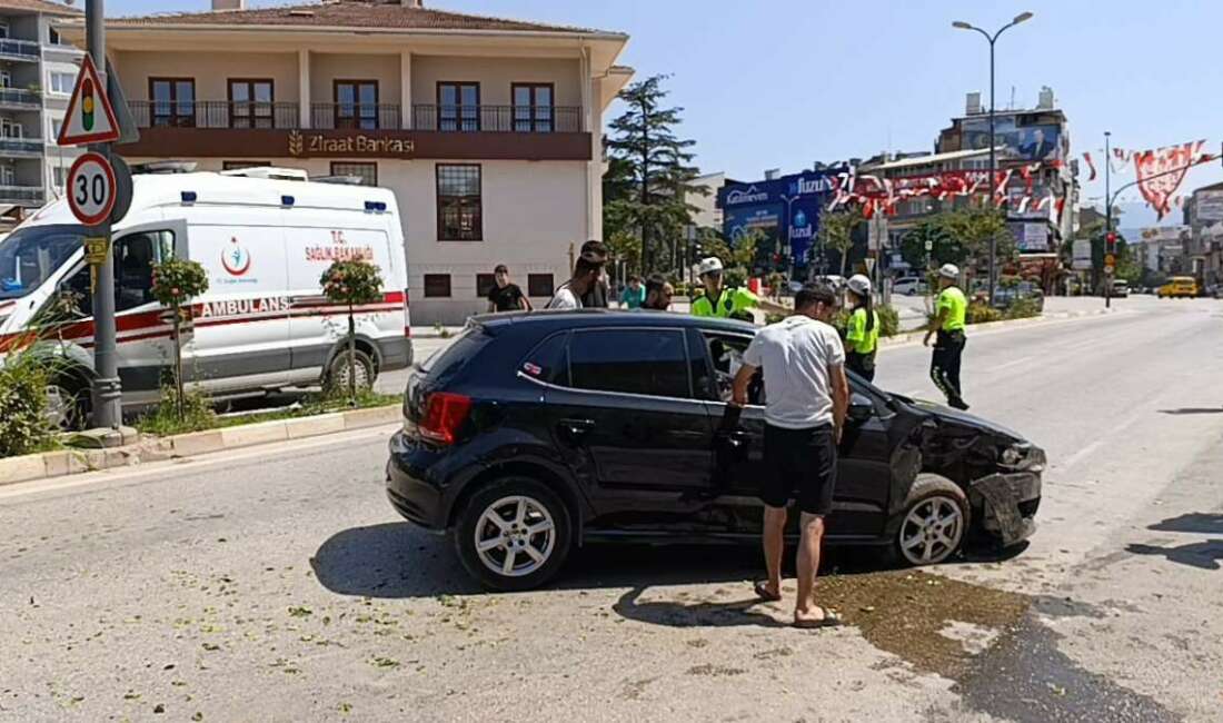 Bursa’da iki araç kafa kafaya çarpıştı: 4 yaralı Bursa’nın İnegöl ilçesinde kontrolden