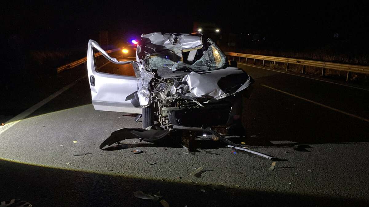  Bursa’da kontrolden çıkan araç tıra çarptı: 1 ağır yaralı