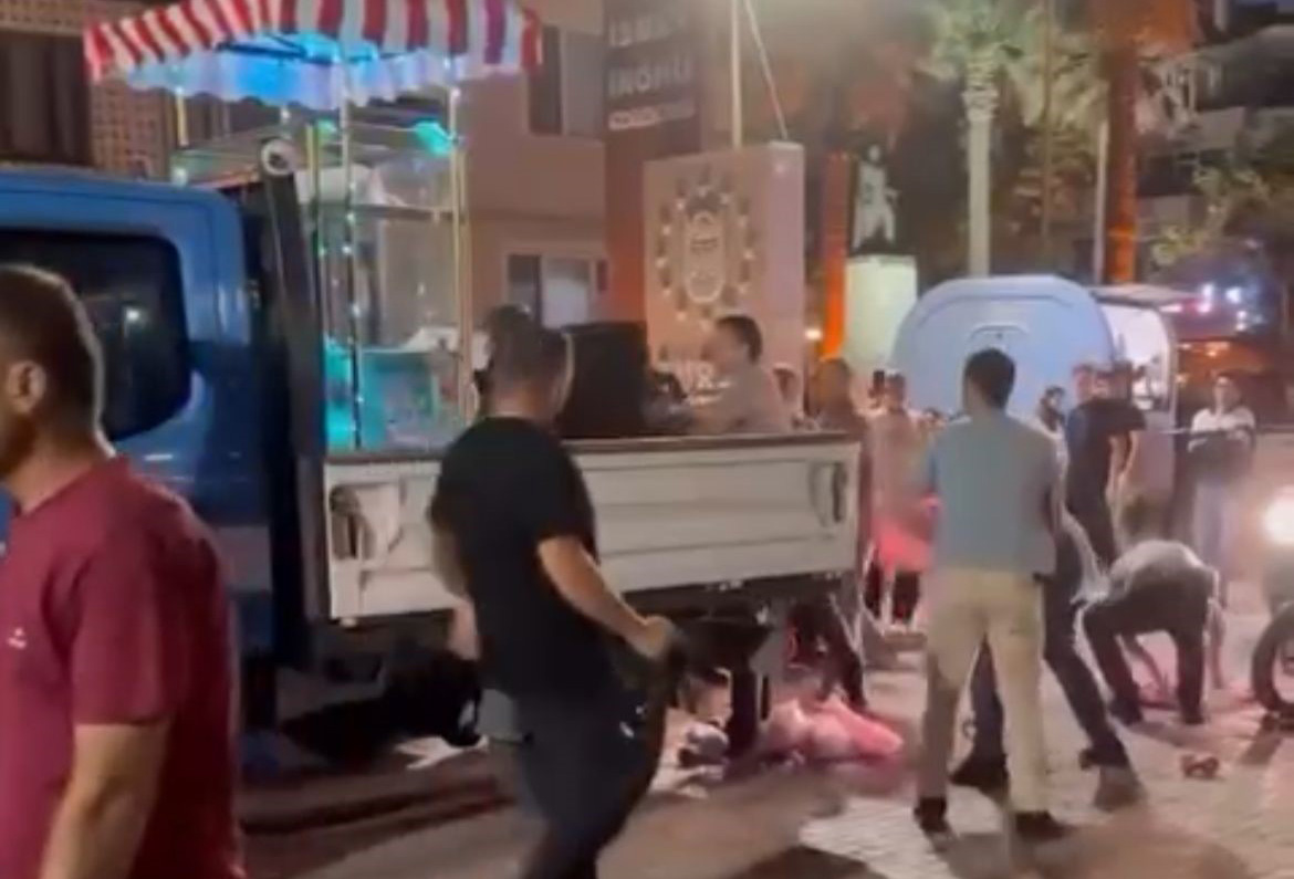  Bursa’da seyyar satıcılar ile zabıta arasında gerginlik