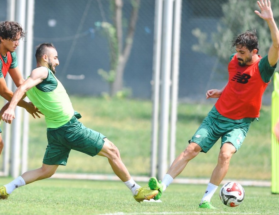 Bursaspor sabah antrenmanında tempoyu yükseltti