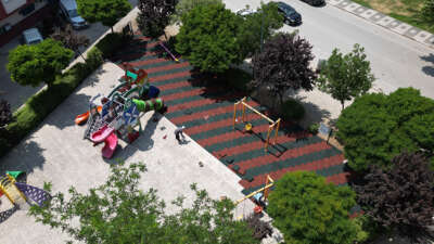 İnegöl’de 7 Mahalle’de 22 parkın zemini yenileniyor