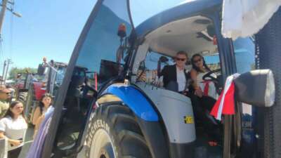  Gelin arabası traktör oldu: Konvoya 50 traktör katıldı
