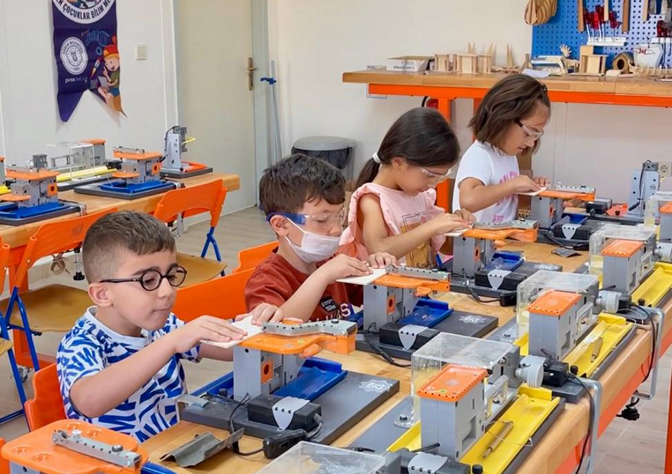 Gürsu’nun üreten çocukları Model Gemi Yapım Kursu’nda