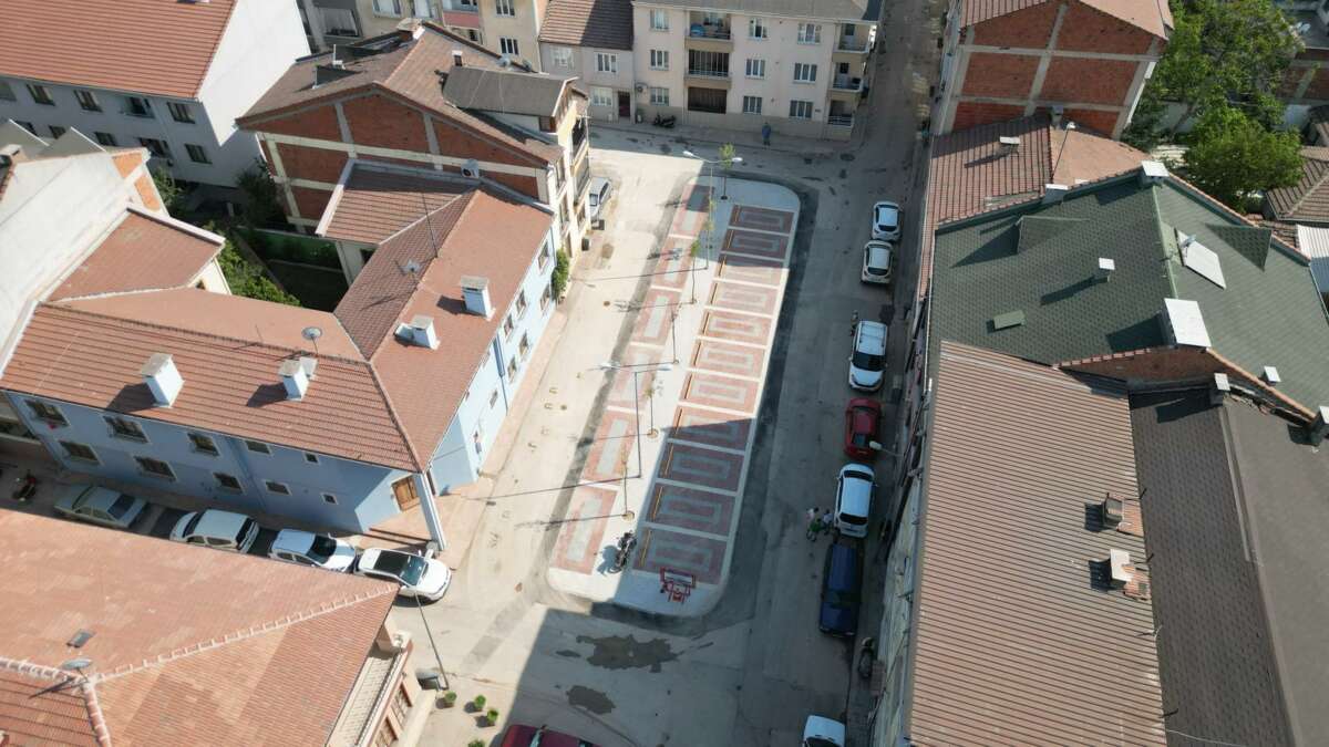 İnegöl Belediyesi’nden ücretsiz otopark ve çocuk oyun alanlarına yatırım atağı