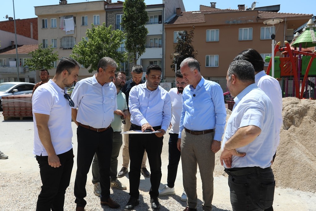 İnegöl Belediyesi’nin ücretsiz otopark hamlesi kararlılıkla sürüyor