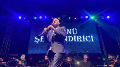 Karabiga’da Priapos Deniz Festivali’nde Hüsnü Şenlendirici ve Emre Fel rüzgarı esti