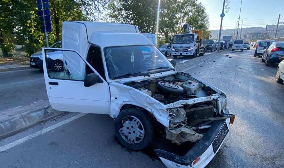 Kocaeli'nin İzmit ilçesinde kırmızı