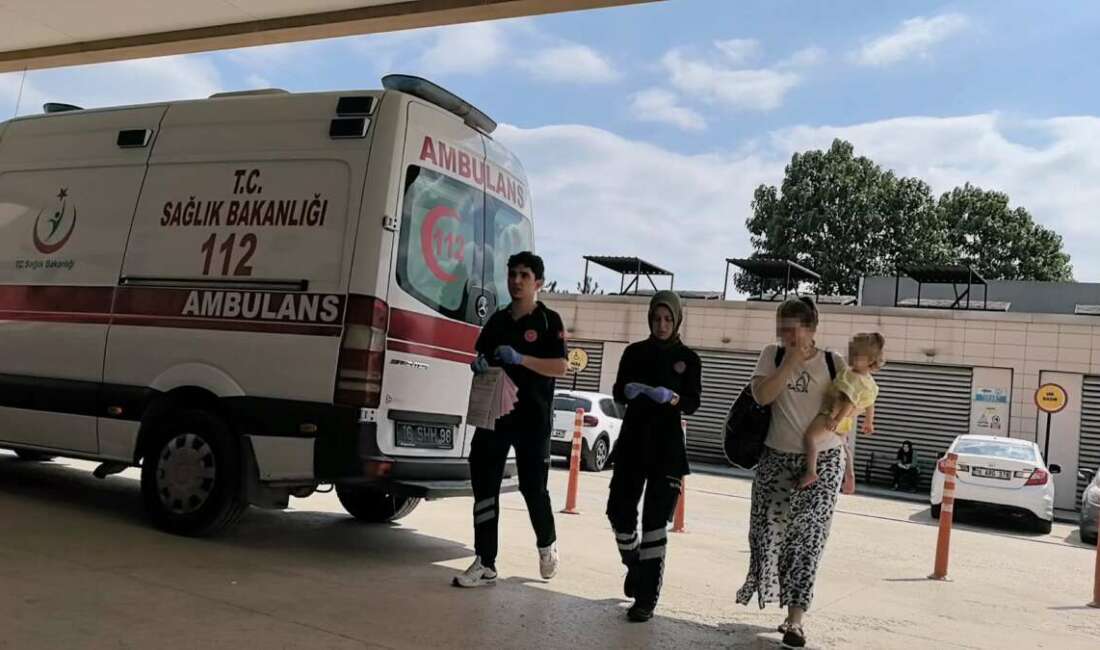 Kontrolden çıkan araç bariyere çarptı: 2’si çocuk 4 yaralı Bursa'nın İnegöl ilçesinde meydana