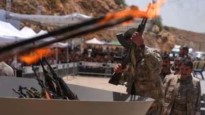 PKK’lı Bir Grup Süleymaniye’de silahlarını imha etti