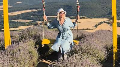 Rus turistler Tekirdağ’da mor lavanta tarlalarına hayran kaldı