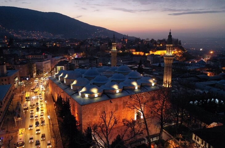 Ulu Cami’de edep dışı