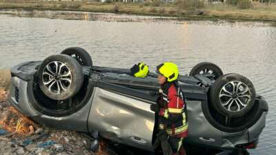 Balıkesir'in Burhaniye ilçesinde virajı alamayan