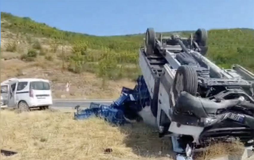 Bursa’da iki araç çarpıştı: 3 yaralı