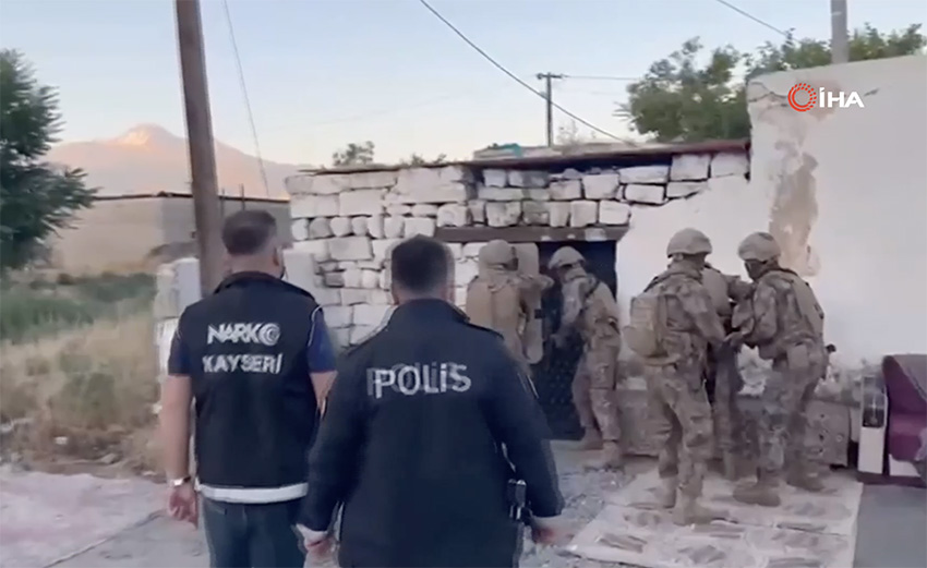 72 ilde uyuşturucuya yönelik düzenlenen operasyonlarda bin 933 şüpheli yakalandı