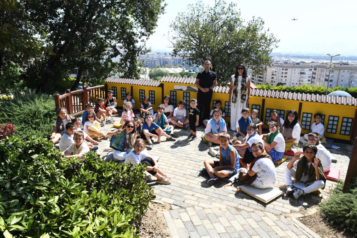 Osmangazi Belediyesi’nin atölyelerinde eğitim alan öğrenciler yeteneklerini sergiledi