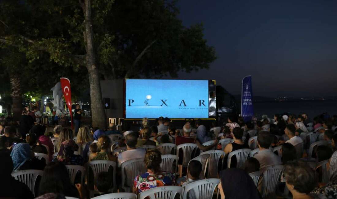 ‘Kamyoled’ ile açık hava sinema keyfi Bursa Büyükşehir Belediyesi, sıcak