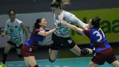 Büyükşehir Hentbol Takımı finalde