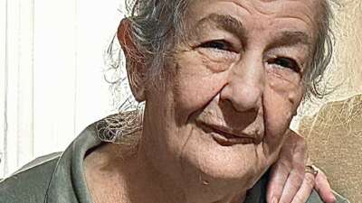 Eski Artvin Valisi Emrullah Zeybek’in eşi Aysel Zeybek vefat etti