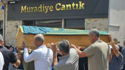 Ambulans kazasında hayatını kaybeden felçli kadın son yolculuğuna uğurlandı