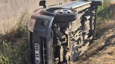 Susurluk’ta trafik kazası: 3 kişi araçta mahsur kaldı