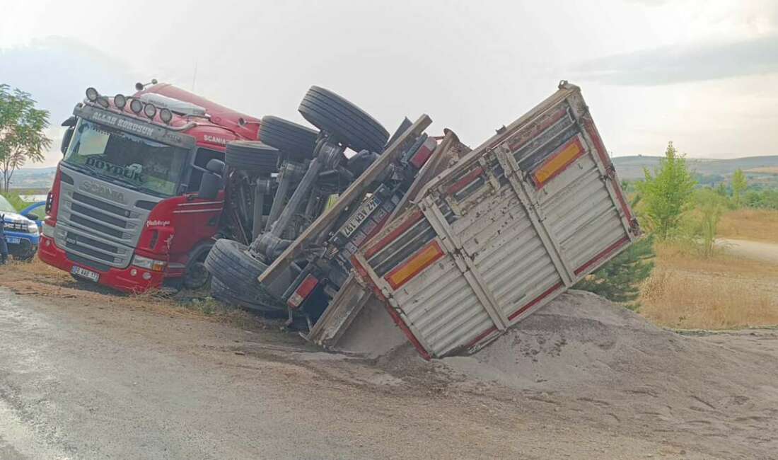 İnegöl’de kum yüklü tır devrildi: Sürücü yaralandı Bursa'nın İnegöl ilçesinde kum