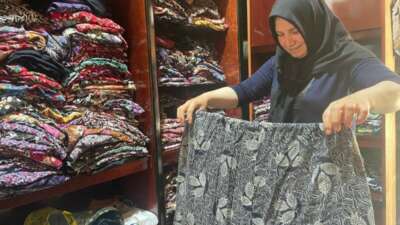 Gelin geldiği Osmanlı köyünün şalvarcısı oldu