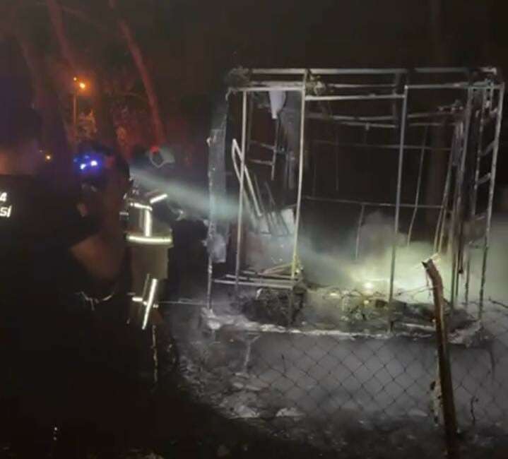 Bursa’da park halindeki karavan kül oldu Bursa'nın İznik ilçesinde sahil