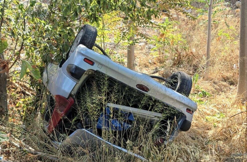 Uçuruma yuvarlanan otomobil sürücüsü yaralandı Bursa'nın Mudanya ilçesinde uçuruma