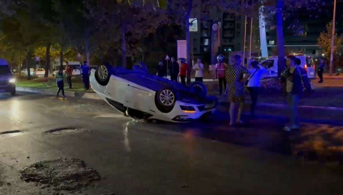 Esenyurt’ta sürücüsünün direksiyon hakimiyetini kaybettiği otomobil takla attı Esenyurt'ta seyir halindeki sürücüsünün