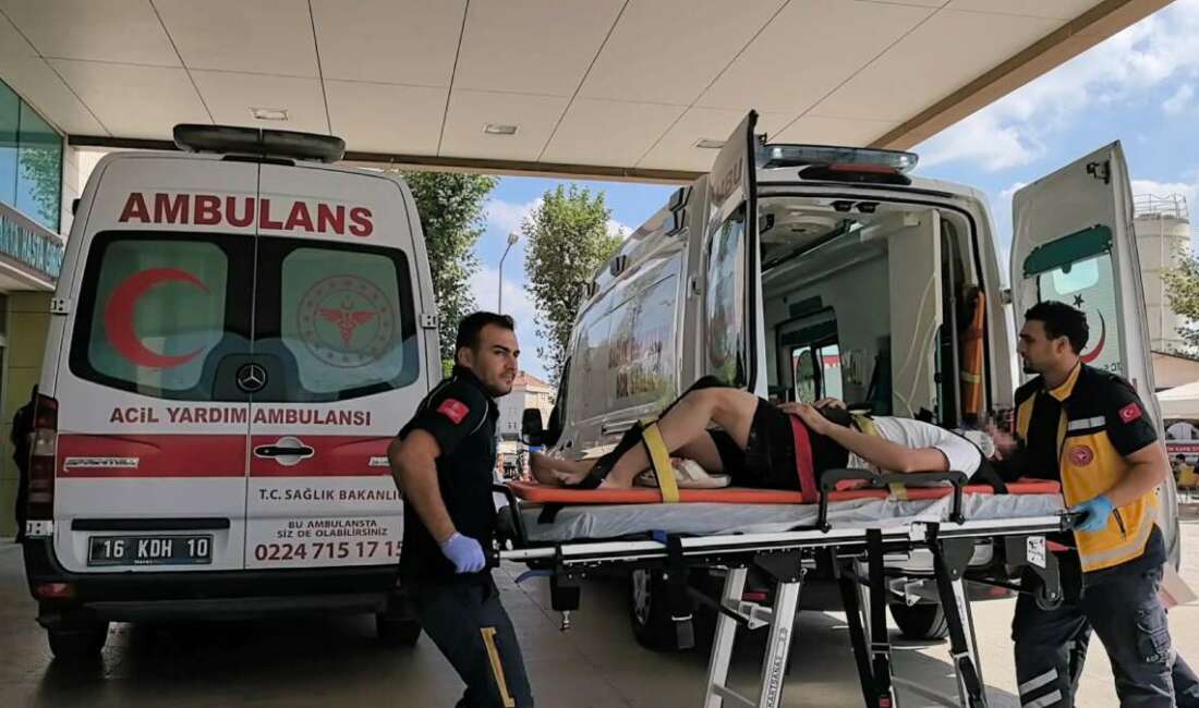 Üzerine kum dolu inşaat kovası düşen işçi ağır yaralandı Bursa'nın İnegöl ilçesinde inşaatta